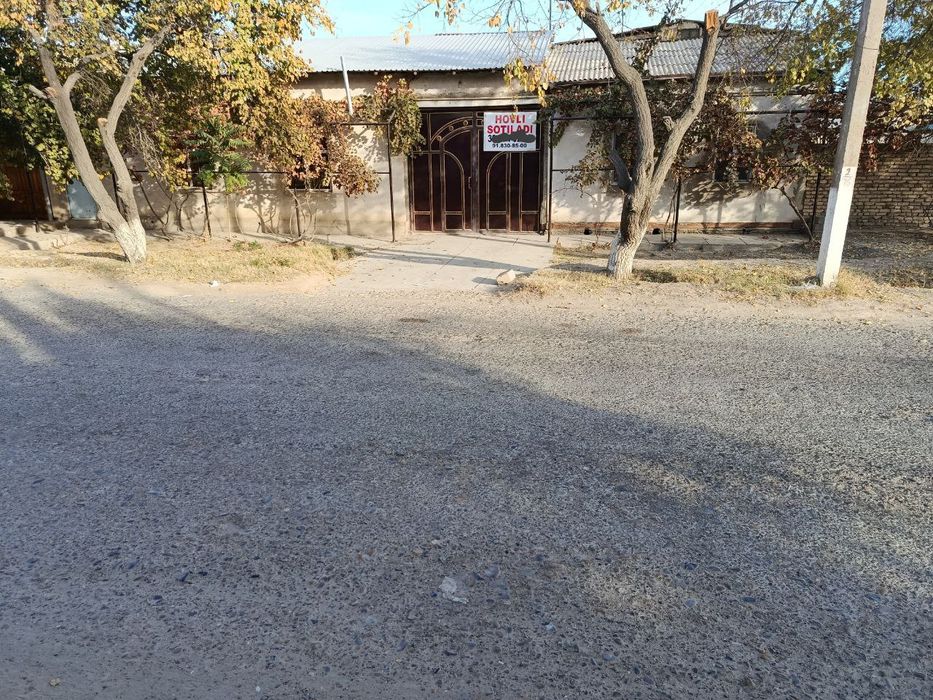 Shofirkon markazidan, Mohitobon masjidi, ziyoratgohi yonidan  8 sotixl