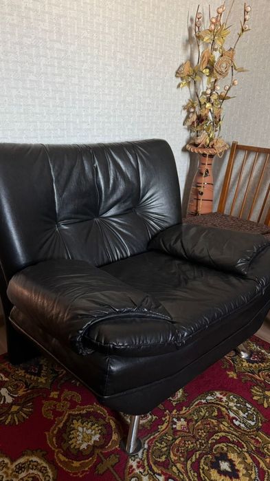 Продам  кожанные кресла 2 шт