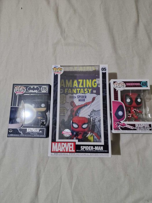 Vand 3 figurine originale Funko Pop in stare buna