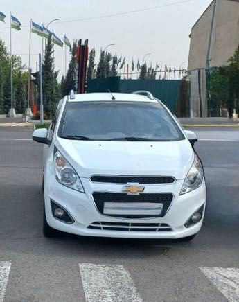 Chevrolet Saprk beliy