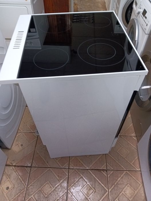 Като нова  печка с керамичен плот Gram с  2 години Гаранция!