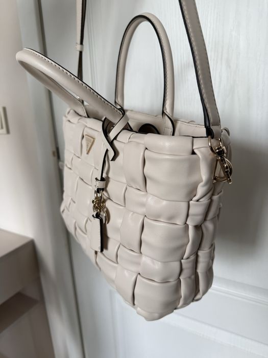 Дамска чанта Guess