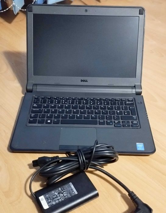 Dell Latitude, 13,3 inch, Core I3, 8GB RAM, SSD 240GB, baterie 2-3 ore