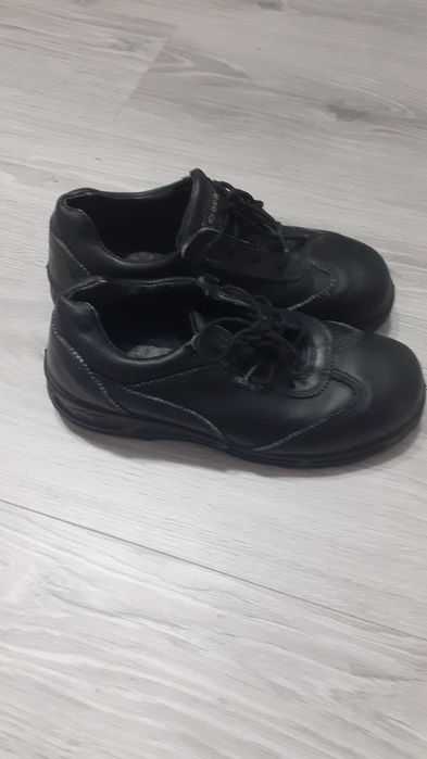 Bocanci , marimea 37, pret 70 lei