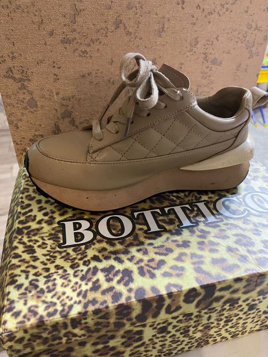 Кроссовки кожаные