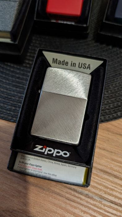 Vând brichete zippo