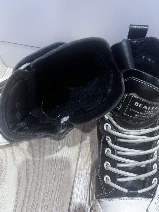 Продам обувь подросткова 35-36 р