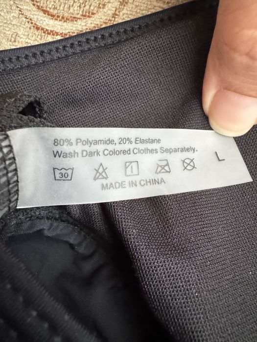 Продавам нов бански! Черен в 2 части!