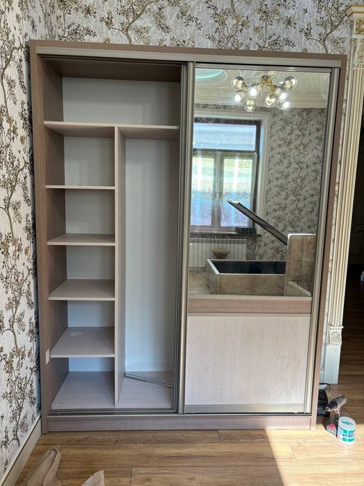 Shkaf kravat yangi 8shlatilmagan