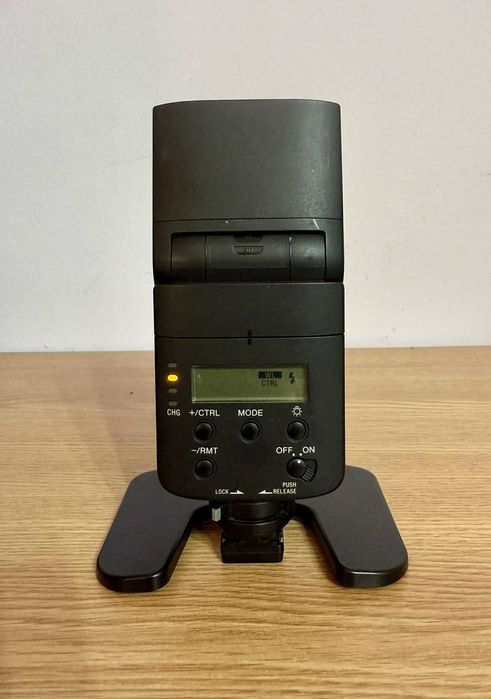 Blitz extern Sony HVL-F32M cu husă și suport – stare excelentă