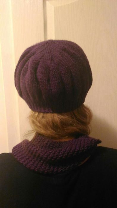 Шал, шапка, ръкавици в лилаво