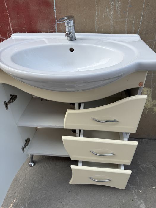 Продам раковину с тумбой