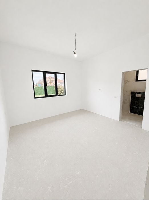 Casa De Vanzare la intrare in Cumpana pe partea stanga