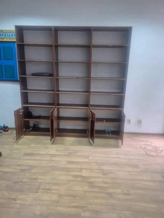 Шкафы и столы для офиса