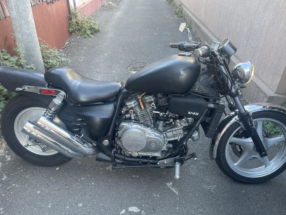 Honda Magna VF750, un chopper clasic de legenda