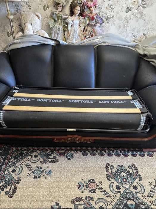 Продам Кожаный диван