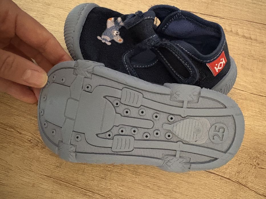 Детски пантофи за момче