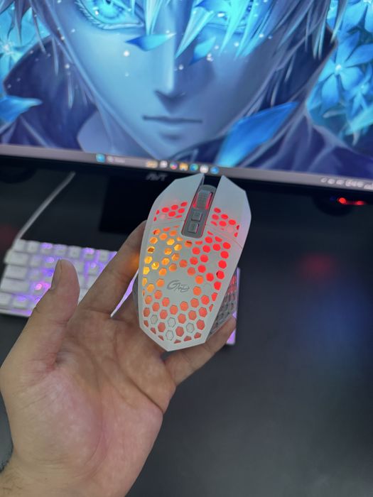 Прдается механическая игровая клавиатура и мышка в хорошем состоянии !