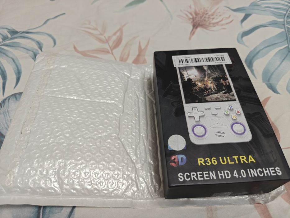 Consola portabila gaming R36 Ultra 2025