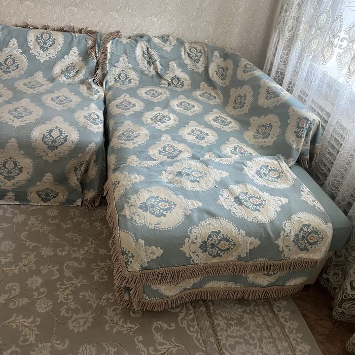 Продам диван в зал в