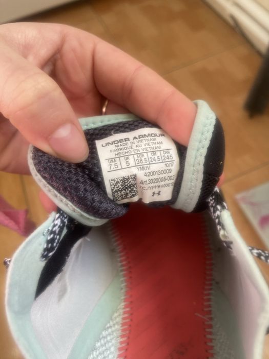 Adidasi under armour
