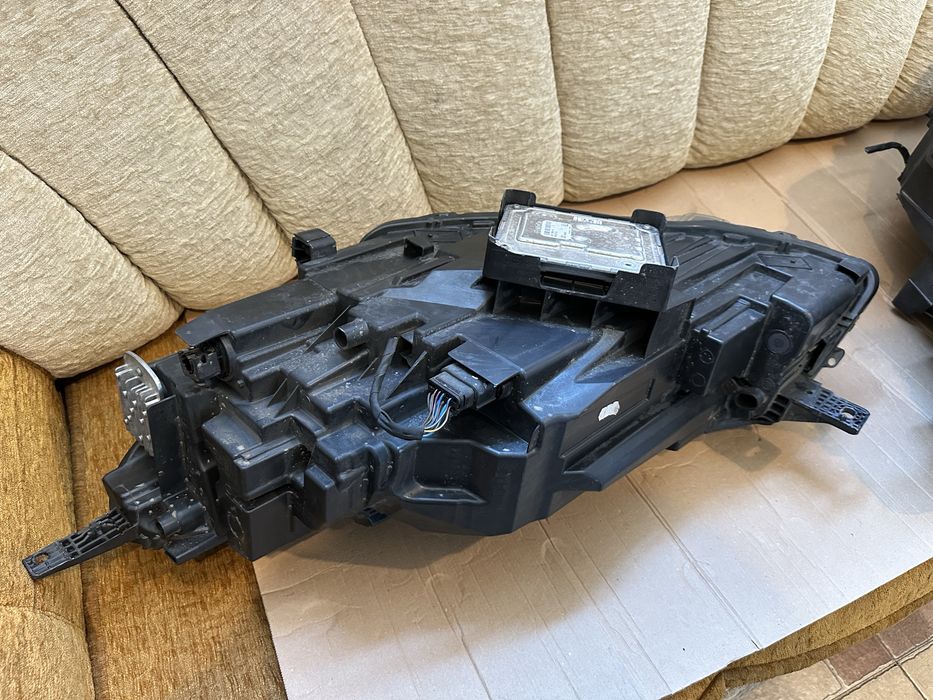 Faruri, Far stanga / Far dreapta Ford Kuga 3 2019-2023