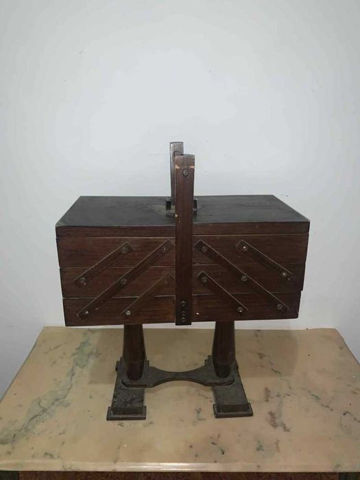 Trusa Mercerie de podea din lemn