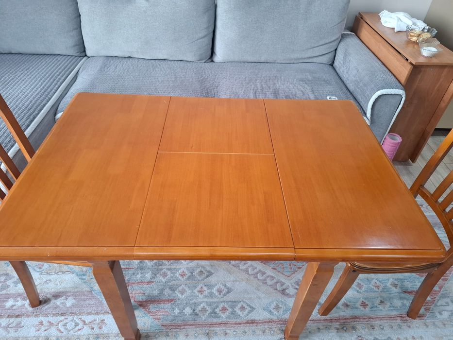 Стол стулья в отличном состоянии качественный