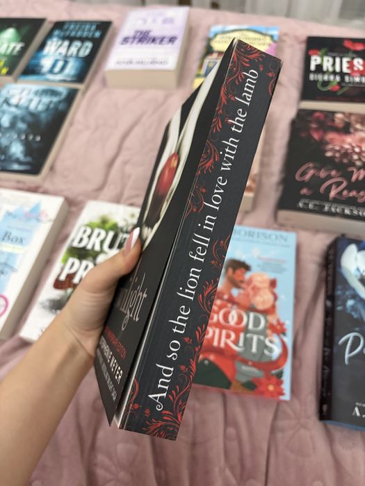 Книги на английски език и български