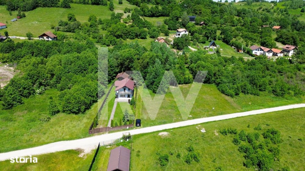 Teren intravilan 1173 mp cu utilitati si cabana in Predelut, Bran –