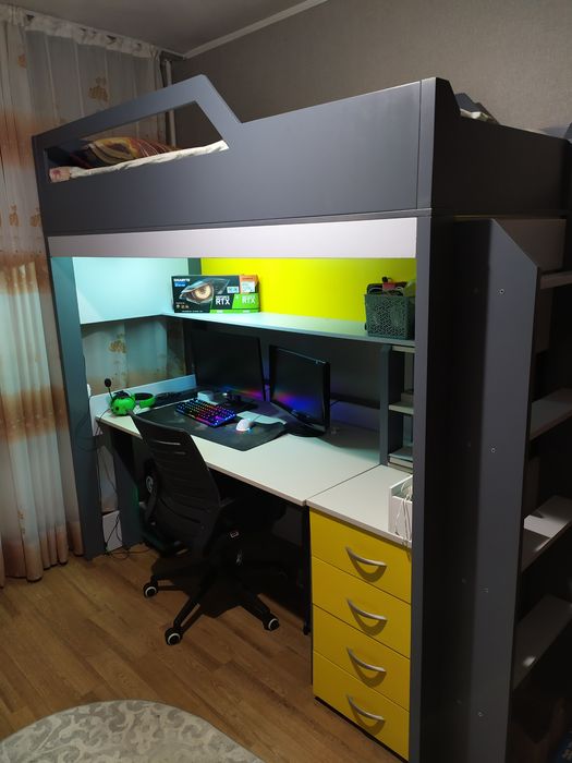 Детская двухярусная кровать