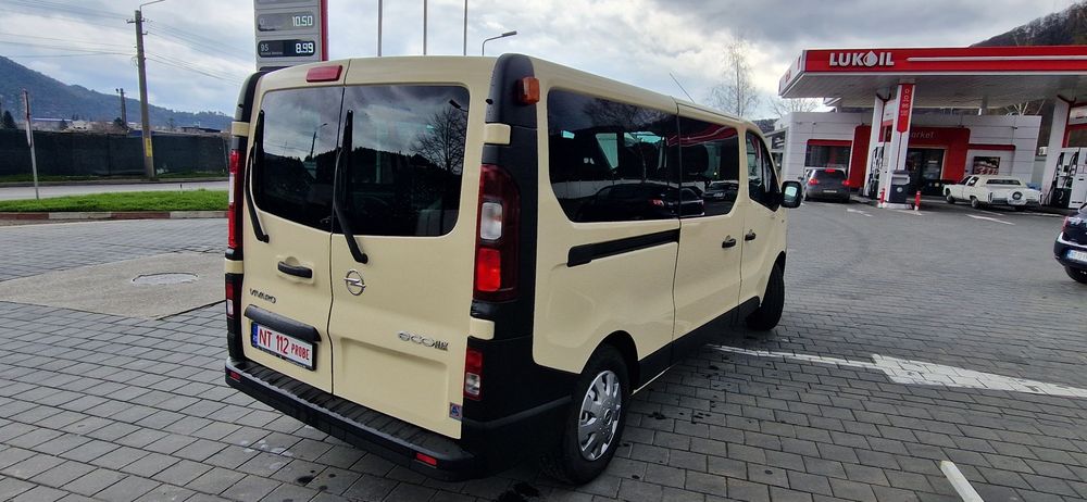 Opel Vivaro EcoFlex 8+1 locuri 2017 AC Finanțarea prin TBI Bank