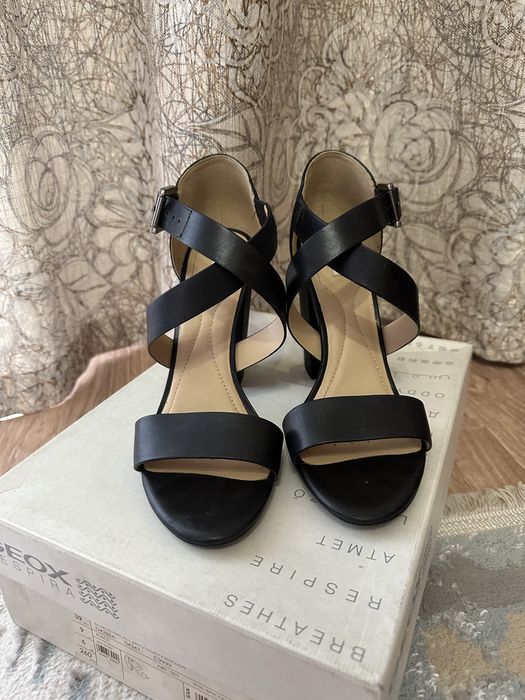 Босоножки женские