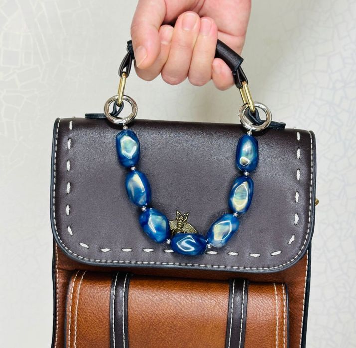 Ремешок из бусин для телефона