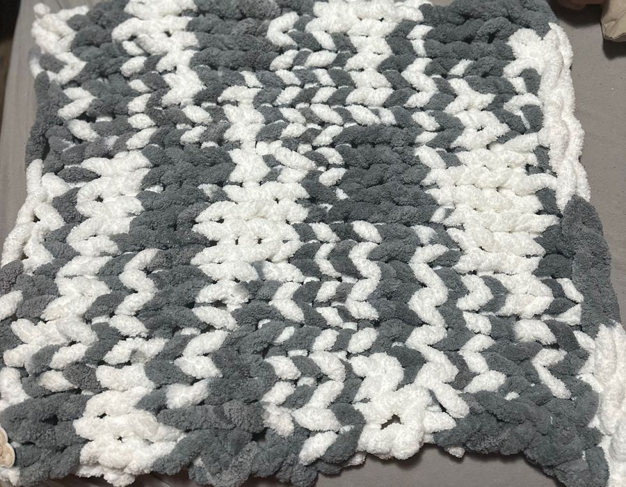 Ръчно изплетено одеяло за бебе