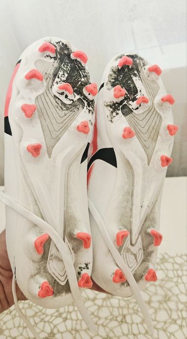 Ghete de fotbal cu crampoane marca Puma Ultra originale 36