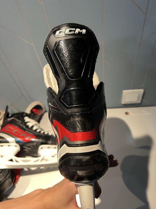 Продам Коньки ccm Jetspeed Ft 670