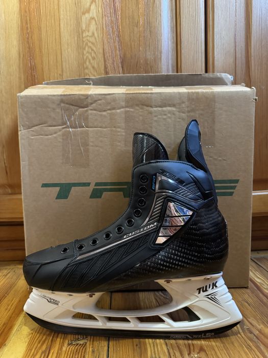 Продам коньки True custom