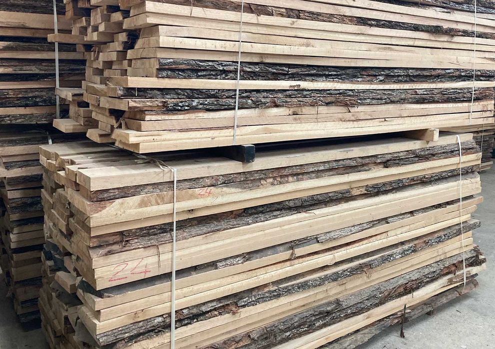 Сух дъбов материал на склад