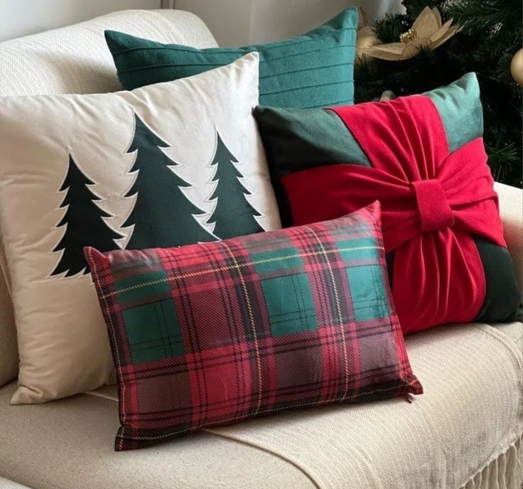 Стулья, пуфики, подушки, Диваны