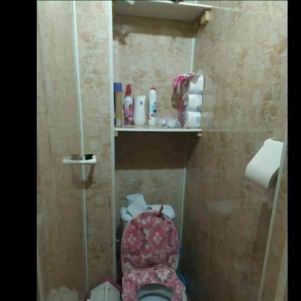 2 xonali gʻishtdan qurilgan uy yoʻlni yuzida sotiladi. Bu eski rasmlar