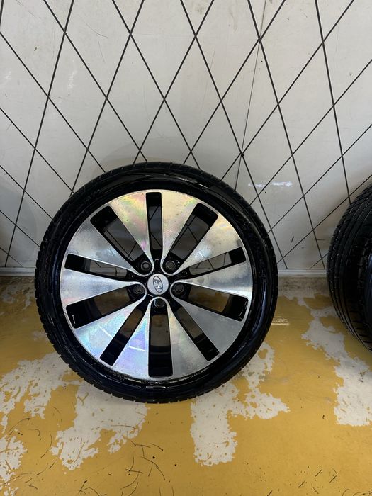 Продам колеса r18 на летней резине Комплект