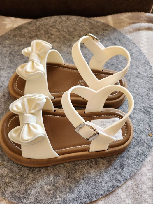 Сандали за момиче
