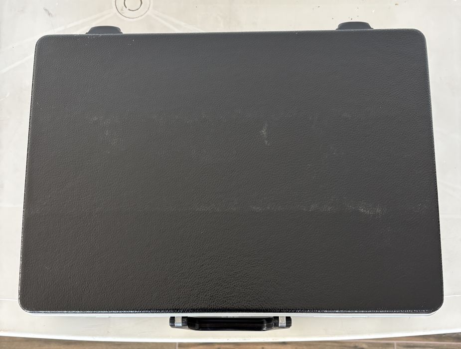 Geanta diplomat cu cifru