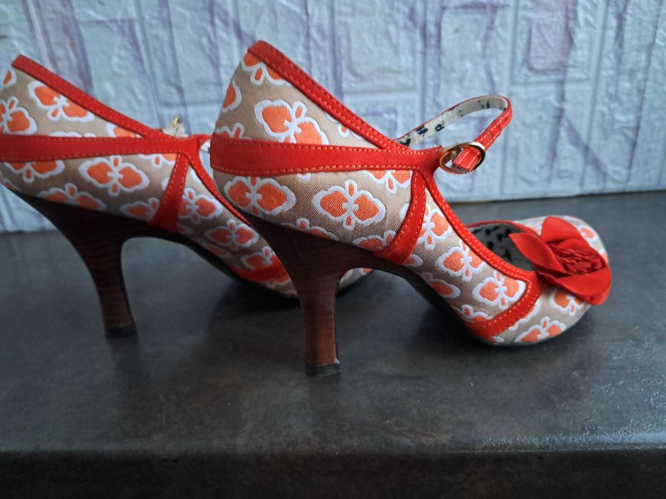 дамски обувки на токче Ruby Shoo номер39,Нови!