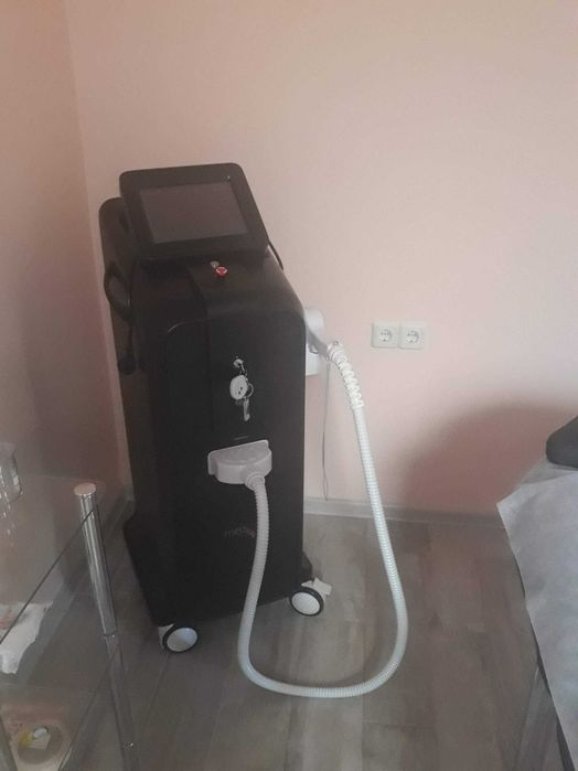 Апарат за лазерна епилация и двусекторно легло