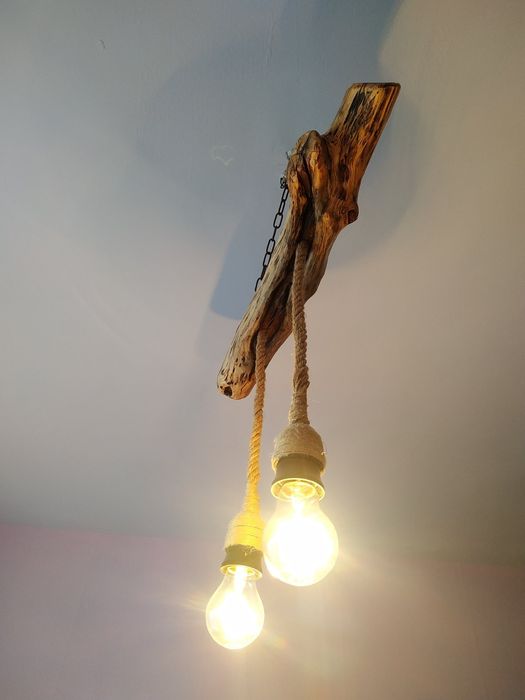 Бутиков полилей изработен от дърво