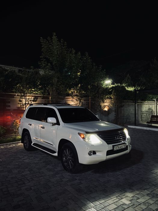 Аренда авто Lexus 570