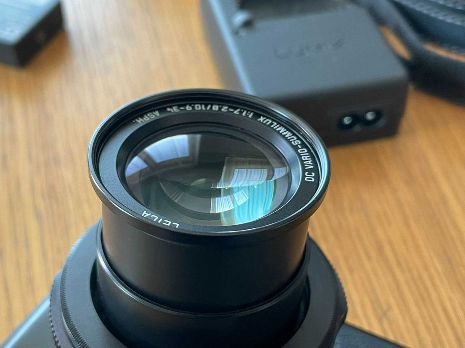 Продавам фотоапарат DMC-LX100