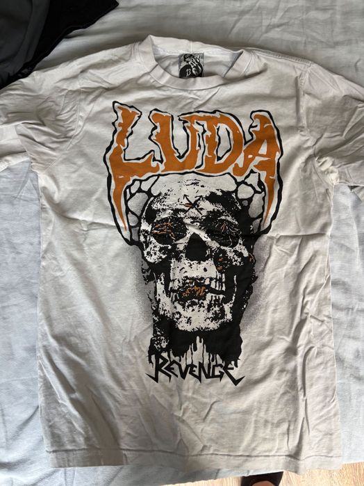 Редки тениски на Luda